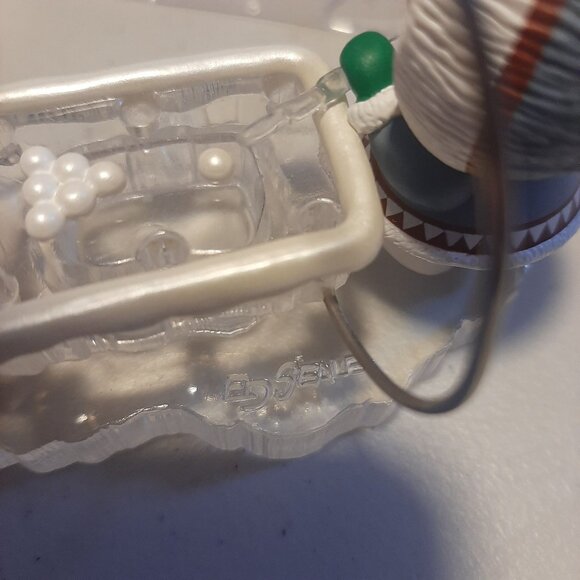 1998 Hallmark Frosty Friends Ornament #17 Ice Pool Table Eskimo Girl and penguin - Picture 4 of 5